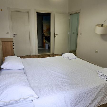 2E Apartment Myslym Shyri Tirana Bagian luar foto