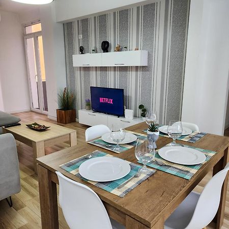 2E Apartment Myslym Shyri Tirana Bagian luar foto