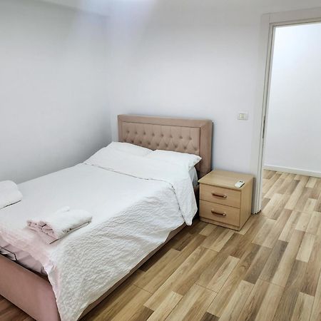 2E Apartment Myslym Shyri Tirana Bagian luar foto