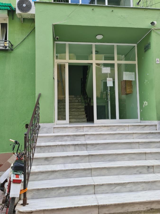 2E Apartment Myslym Shyri Tirana Bagian luar foto