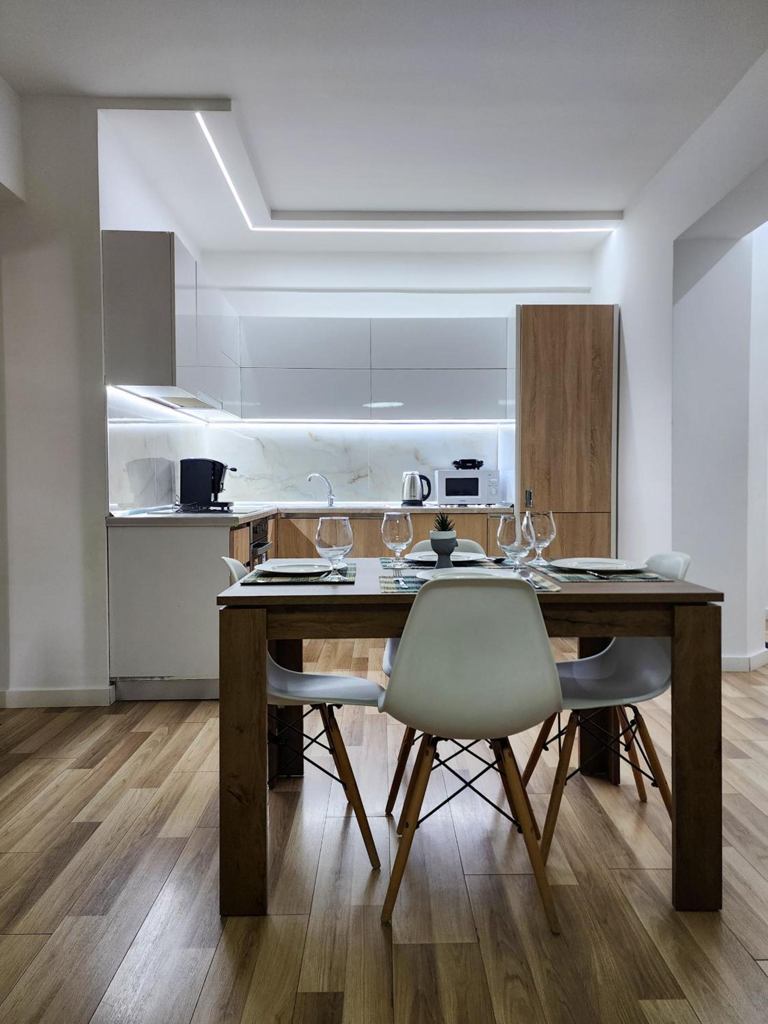 2E Apartment Myslym Shyri Tirana Bagian luar foto