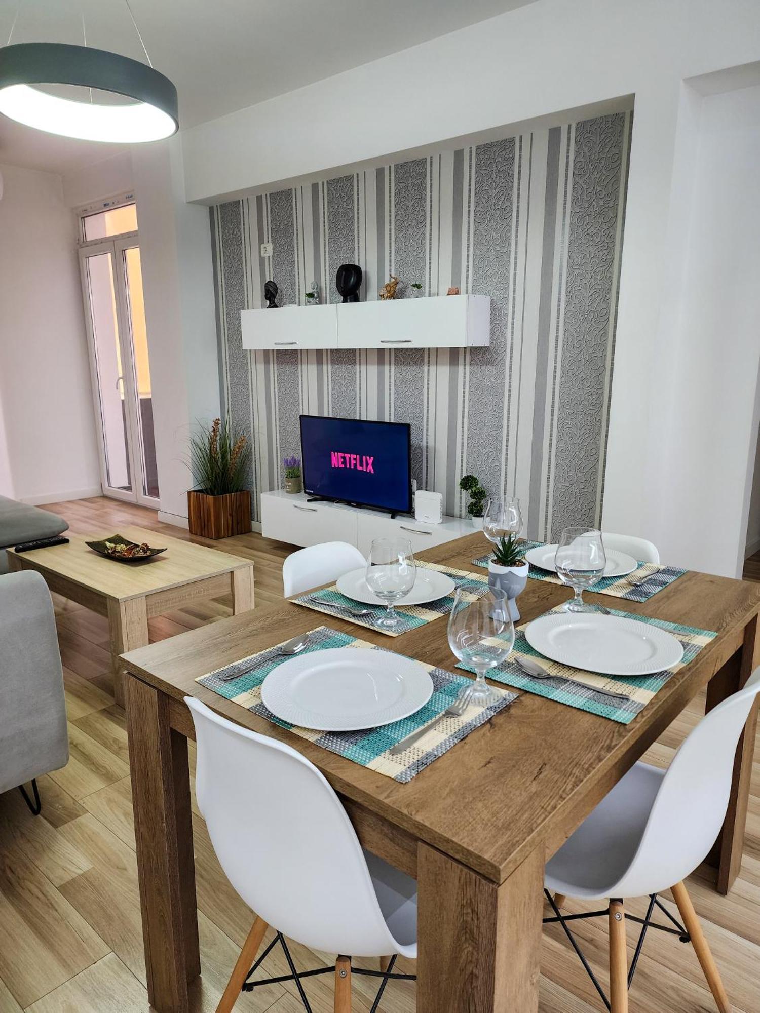 2E Apartment Myslym Shyri Tirana Bagian luar foto