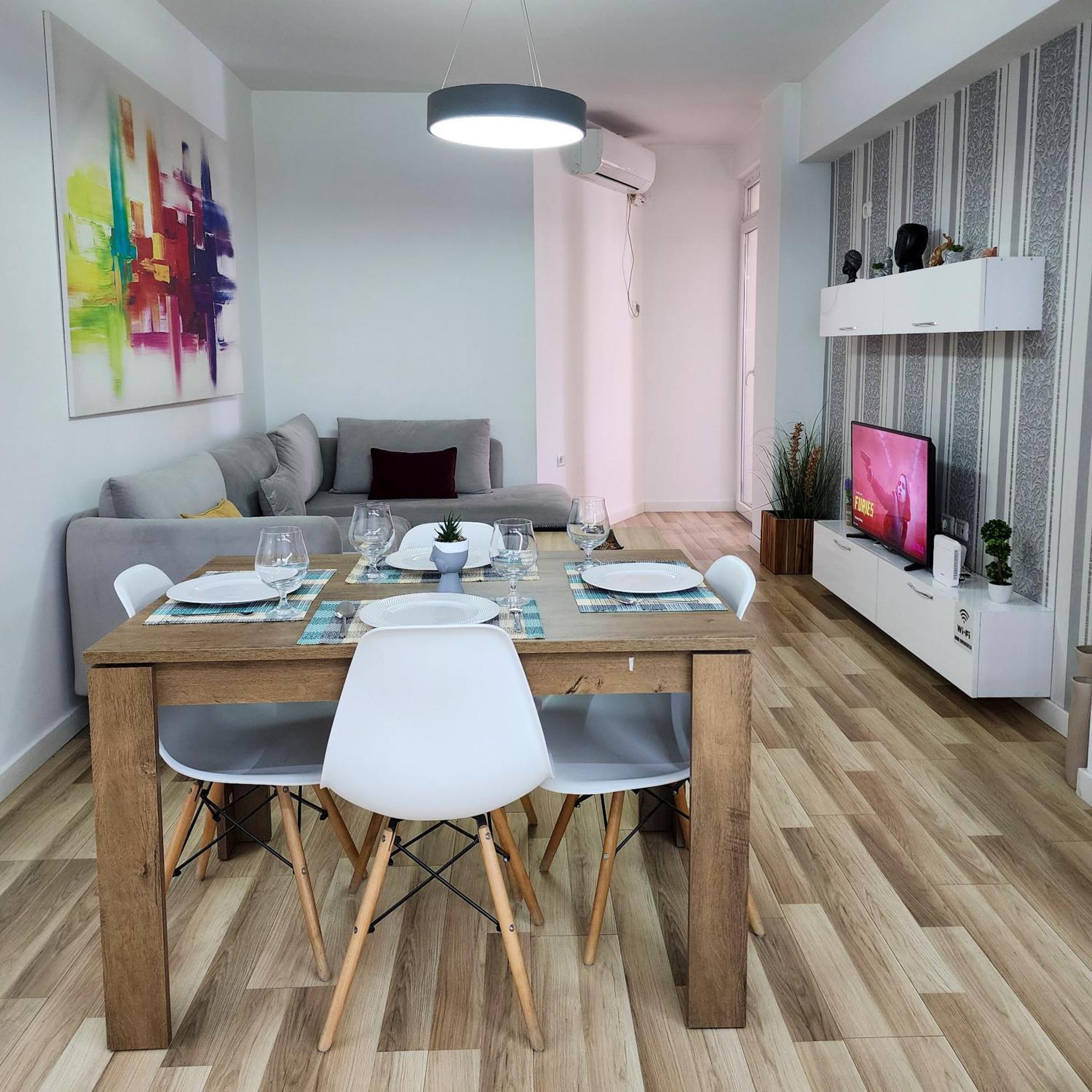 2E Apartment Myslym Shyri Tirana Bagian luar foto