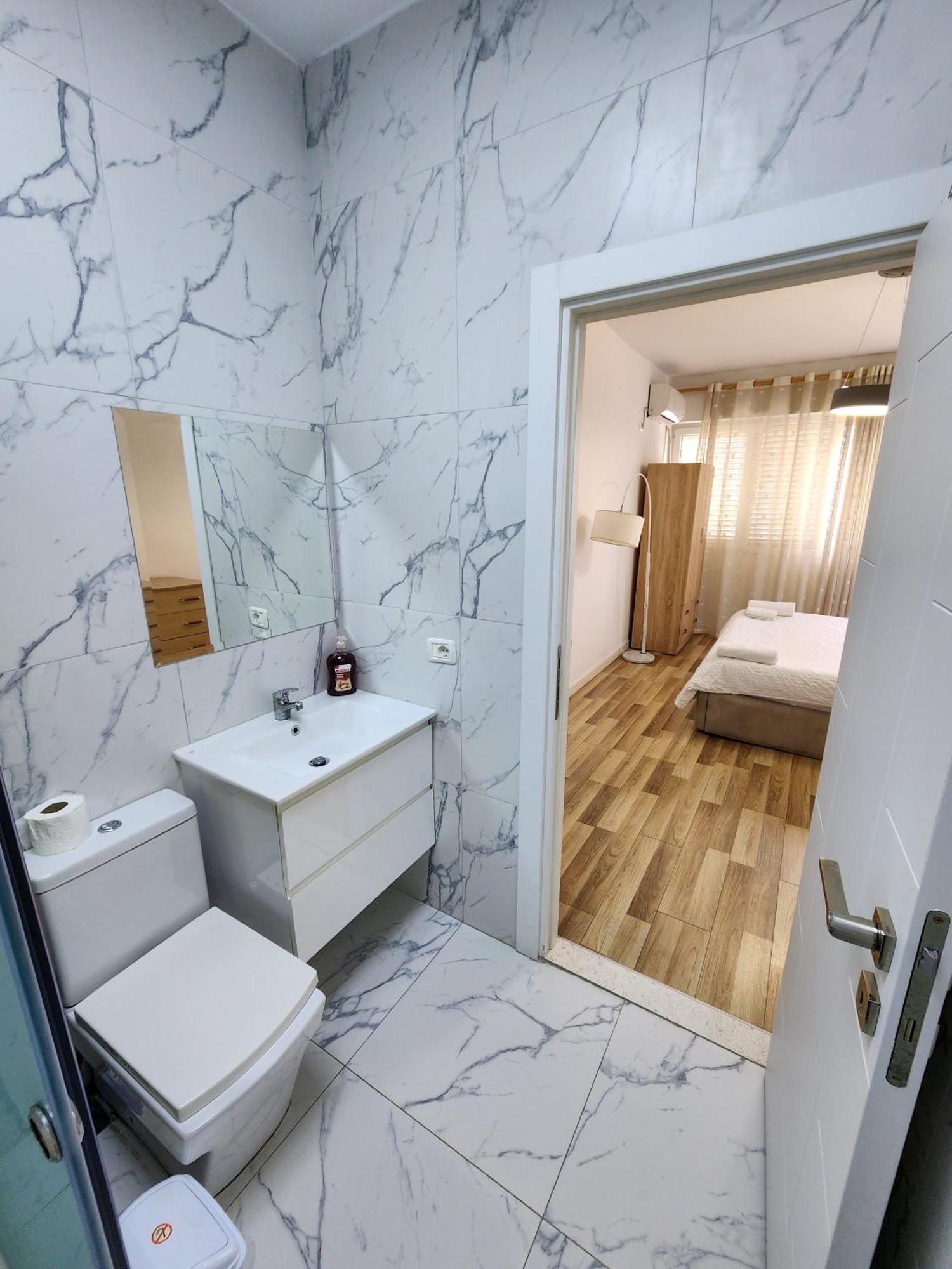 2E Apartment Myslym Shyri Tirana Bagian luar foto