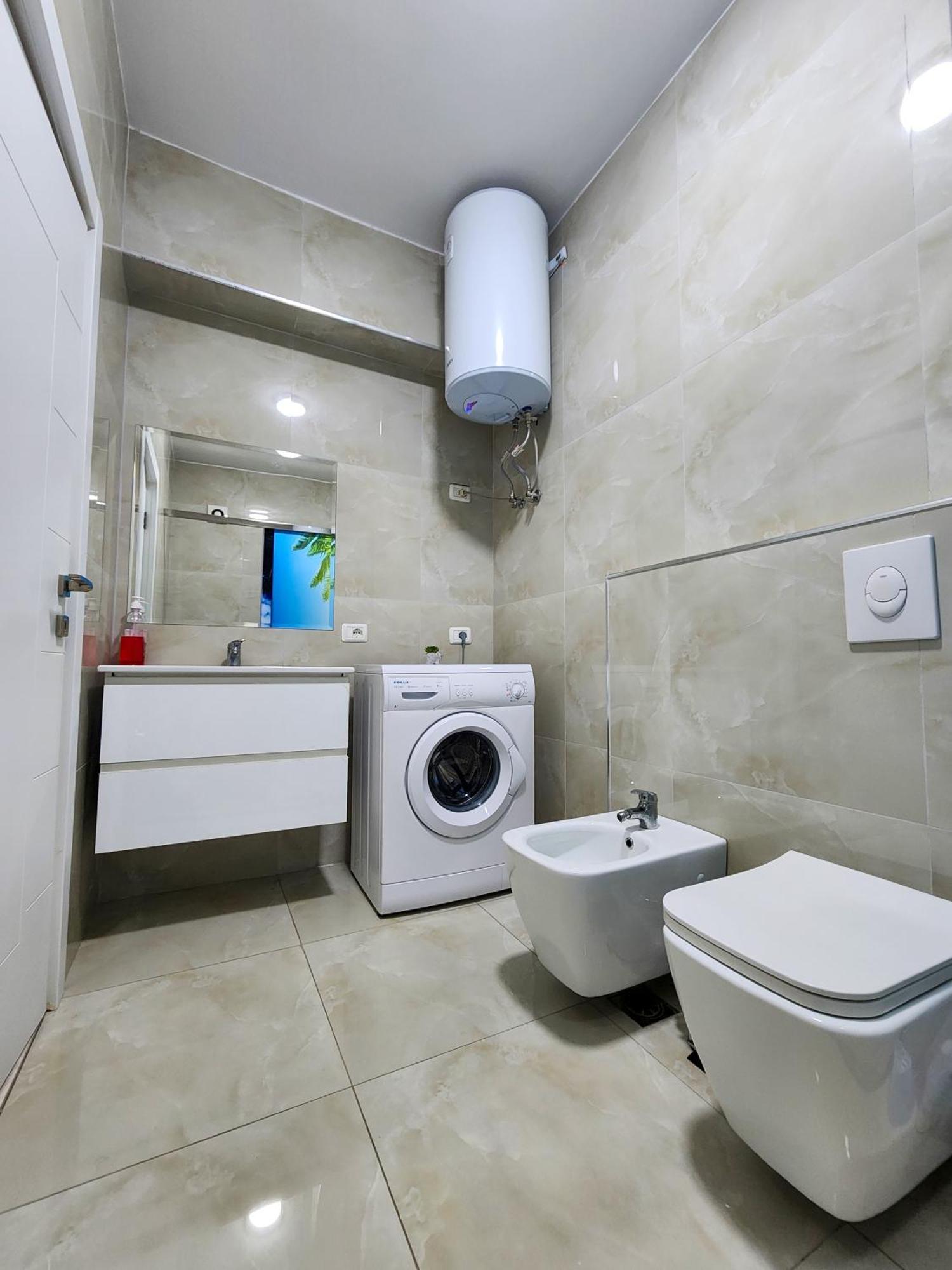 2E Apartment Myslym Shyri Tirana Bagian luar foto